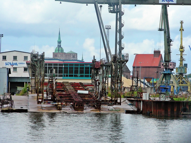 alte Slipanlage der ehm. Strahl-Werft am Rande des Stralsunder Stadthafens, 11.07.09
