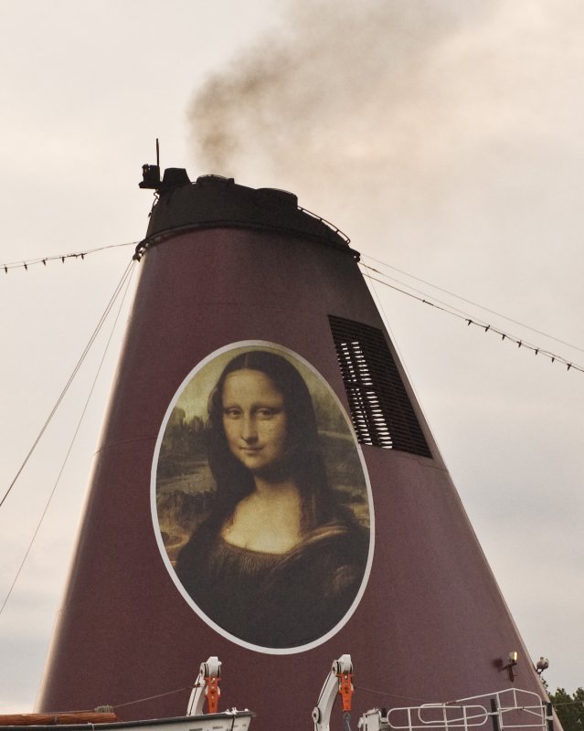 am 29.07.08 im Nord-Ostsee-KanalDas Lcheln der Mona Lisa einmal anders. Hhe Schacht-Audorf