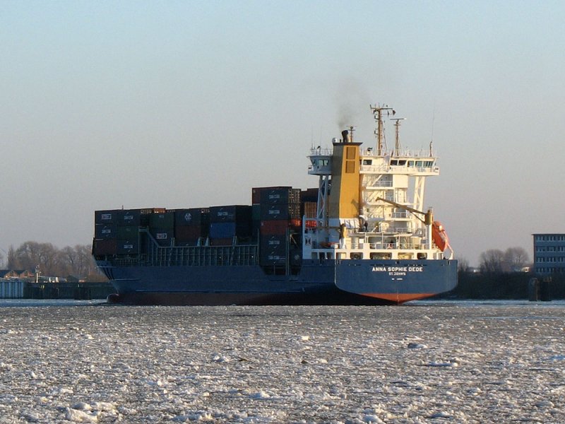  ANNA SOPHIE DEDE , St. John´s, Antigua and Barbadu, IMO 9237369; auf der Elbe bei Hamburg, 10.01.2009
