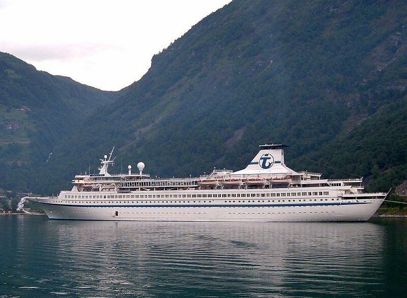  Arielle  der Transocean Tours am 20.06.2006 auf der Fahrt Nordkapp - Bremerhaven im Geiranger Fjord.