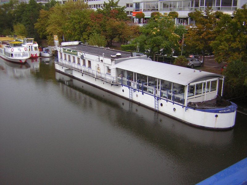 Auf diesem Foto ist das Schiff Vaterland zu sehen. Dieses Schiff wird nur noch als Restaurant bentzt.