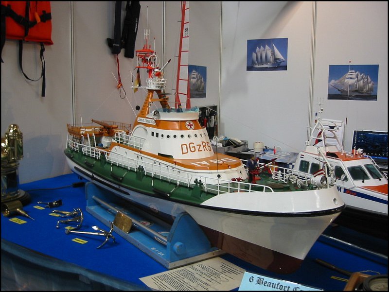 Auf der Modellbau-Messe in Sinsheim im Mrz 2006 war auch dieses Modell eines Schiffs der DGzRS zu sehen.