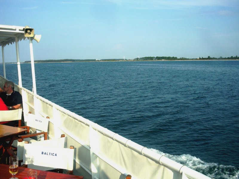 Auf der MS Baltica (Lbeck) vor der Ostseekste zwischen Heiligendamm und Warnemnde, Sommer 2004