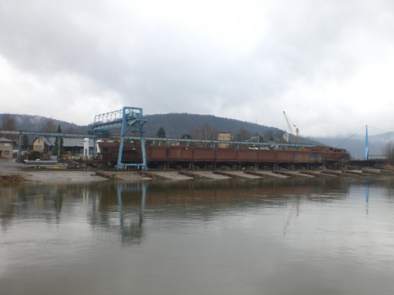 auf der Werft in Waltirsche  liegt schon  der nchste Kasko
auf der Helling. 