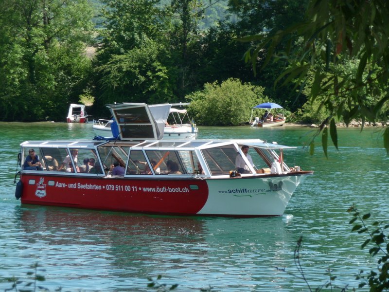 Ausflugsboot MS ufi-Boot unterwegs auf der Aare bei Altreu am 13.06.2009