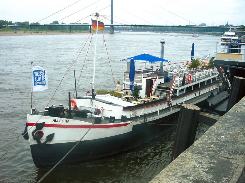 Ausflugsschiff ALLEGRA der Weien Flotte Dsseldorf, Anlegestelle Dsseldorf Frhjahr 2003