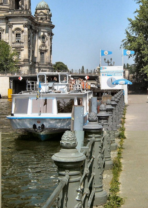 Ausflugsschiff der Stern- und Kreisschifffahrt Berlin, Anlagestelle Nhe Dom, 2007