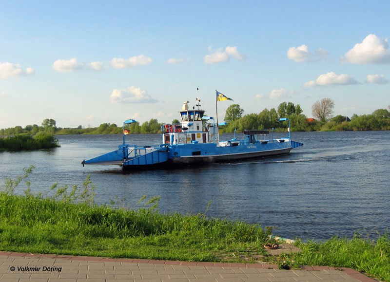 Autofhre auf der Elbe in Bleckede - 18.05.2005
