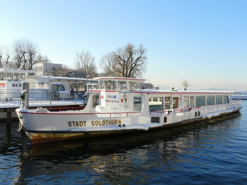 Bielersee Winterimpressionen - MS Stadt Solothurn an der anlegestelle im Hafen von Biel am 01.01.2009