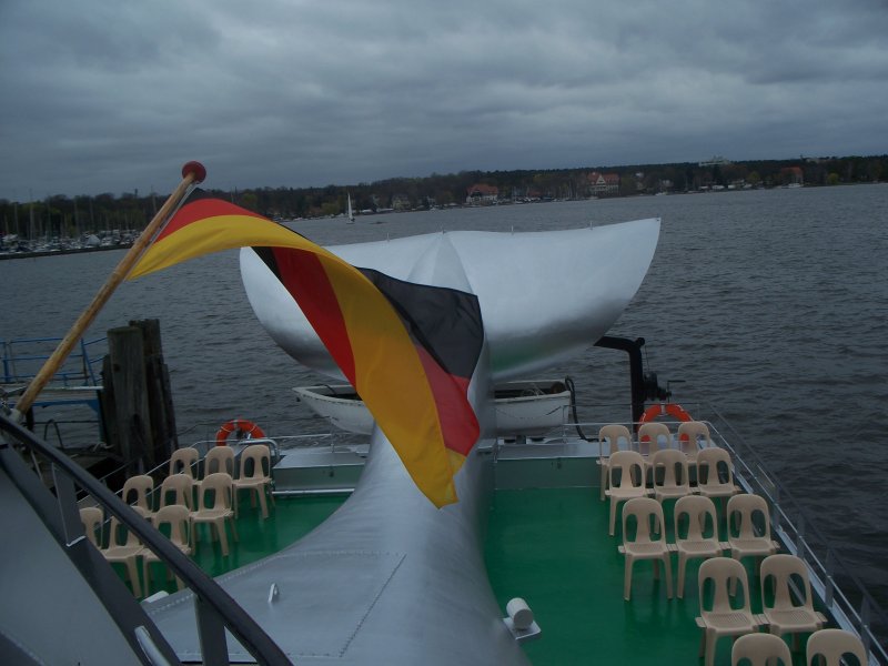 Blick auf die  Heckfloe  der MS  Moby Dick . 8.April 2007.