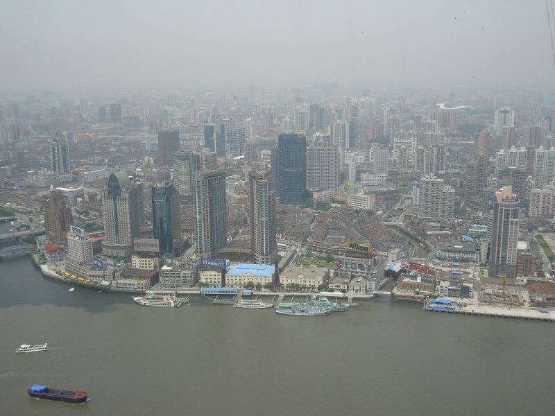 Blick vom Oriental tower ber den Huangpu in Richtung Shanghai Nordwest am 20.05.2006.