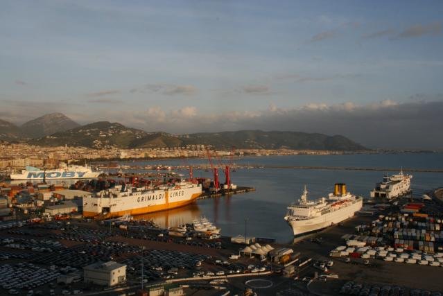 Blick ber den Hafen von Salerno; 11.11.2007