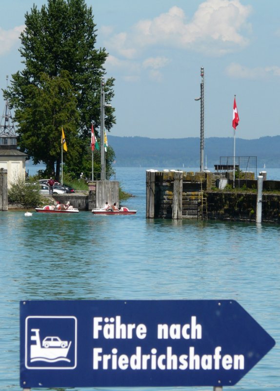 Bodensee - Hafen Romanshorn fr alle die ,die Autofhre verpasst haben nach Deutschland und doch an das andere Ufer mchten sind ev. Pedalo eine Altenative ;-) Foto vom 17.05.2009