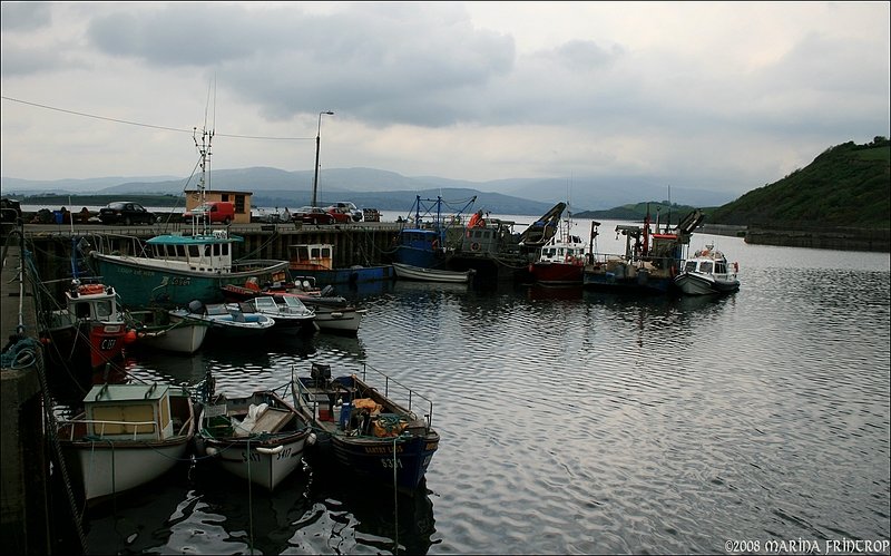 Boote im Hafen von Bantry, Irland Co. Cork