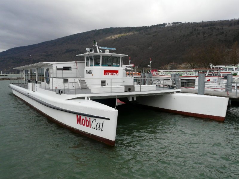 BSG / BKW - MS MOBI CAT - Solarbetriebener Katemaran mit Personenbefhrderung fr Extrafahrten auf den Bielersee im BSG Hafen von Biel - Bienne am 02.03.2008