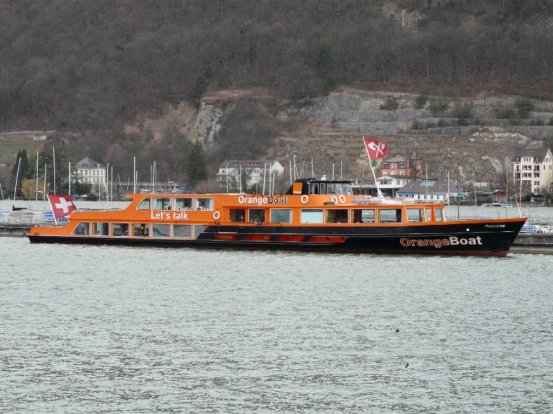 BSG - MS Petersinsel mit Vollwerbung im BSG Hafen von Biel - Bienne am 02.03.2008