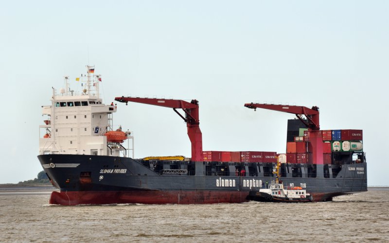 Cargo Schiff  Sloman Provider  am 13.09.2009 auf der Weser bei Bremerhaven - der Lotse geht an Bord. Lg.122m - Br.19m - Tg.5,1m - 15 Kn