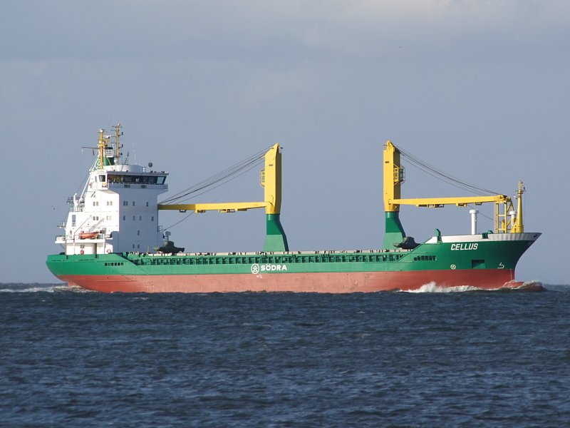 Cellus(IMO-9173317;L=100;B=17mtr) shippert im Bereich der Grimmershrnbucht bei Cuxhaven Elbaufwrts;09828