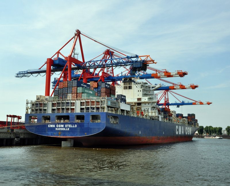 CMA CGM Otello am 15.08.09 in Hamburg. Lg.334m - Br.42m - Bauj. 2005 - 23 Kn. 