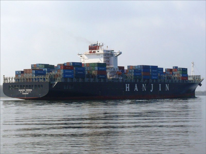 Containerschiff HANJIN Vienna, Hamburg (IMO-Nummer: 9215634) auf der Elbe bei Blankenese; 05.04.2009
