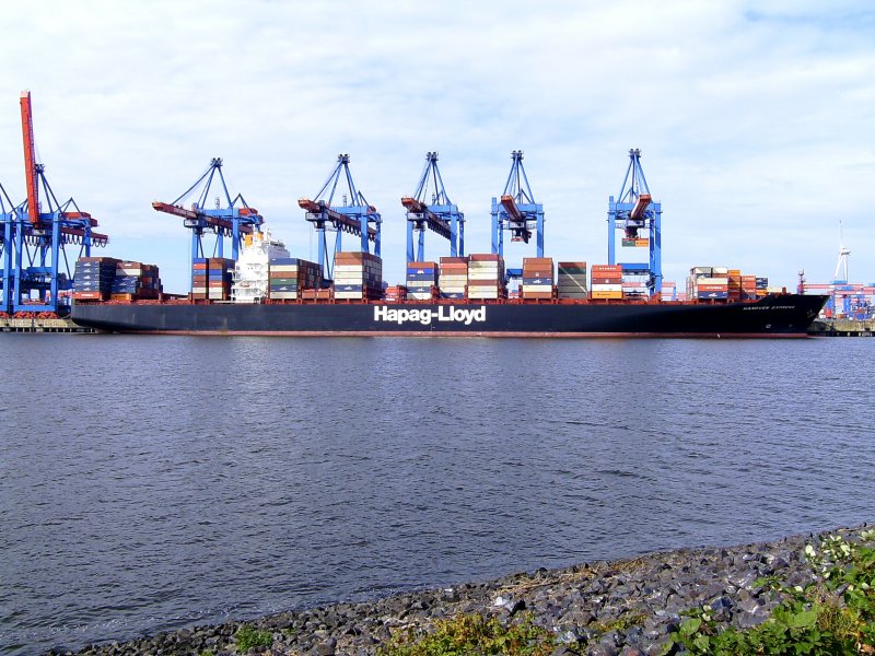 Containerschiff Hannover Express der Hapag Lloyd am Terminal Hamburg - Altenwerder. Aufgenommen am 31.08.2009