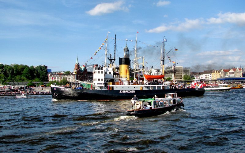 Dampfeisbrecher  Stettin  beim 280.Hafengeburstag 2009 in Hamburg.
Erbaut 1933 - Stettiner Oderwerke. Lg. 51,75 m - Br.13,43 m - Tiefgang 5,40 m - 2000 Ps  Heimathafen Hamburg