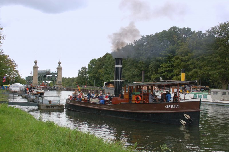 Dampfschiff CERBERUS (ehemaliges Polizei und Lschboot) am 09.09.2007 bei dem Museumsfest in Waltrop am   Schiffshebewerk Henrichenburg  . Auf diesem echten Dampfschiff darf man sogar kostenlos mitfahren. Eine kleine Spende wird natrlich gerne gesehen und auch selbstverstndlich gerne gegeben. Dieses Museumsfest findet relativ hufig statt und lohnt auf jeden Fall die Anreise, auch und besonders mit der gesamten Familie.