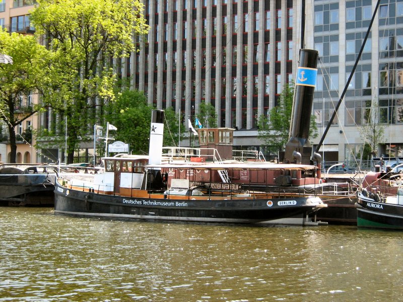 Dampfschiff des Technikmuseums im alten Hafeb, Berlin. Aufnahme: Sommer 2007