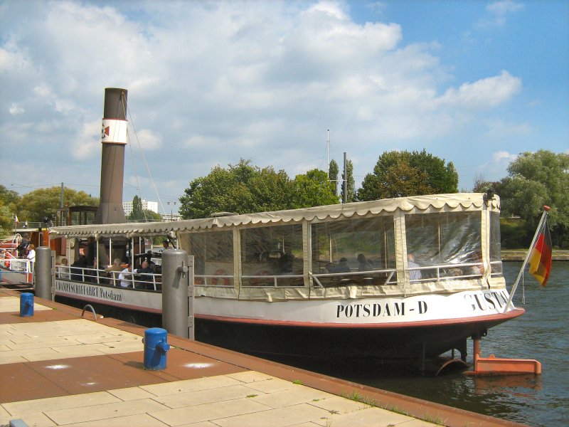 Dampfschiff GUSTAV an der Anlegestelle in Potsdam, September 2007