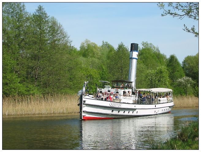 Dampfschiff  Nordstern , aufgenommen whrend des Dampfspektakels im Ziegeleipark Mildenberg Anfang Mai 2003 auf der Havel in der Nhe des Ziegeleiparks.