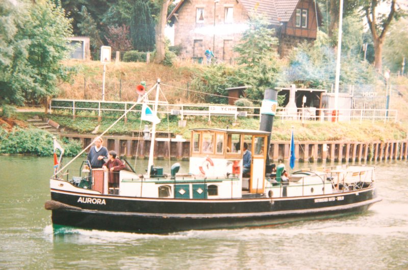 Dampfschiff Schleppdampfer   Aurora   in Datteln auf dem Rhein-Herne Kanal (RHK) unmittelbar vor dem historischen Schiffshebewerk Henrichenburg (welches auf Waltroper Stadtgebiet gebaut wurde) am 17.08.1999.