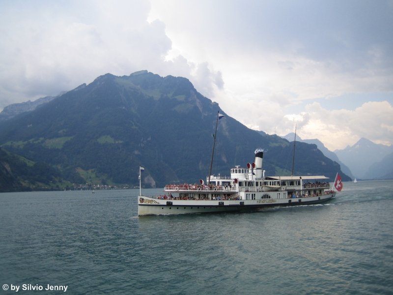 Dampfschiff Stadt Luzern am 30.7.08 kurz nach Bauen auf Urnersee