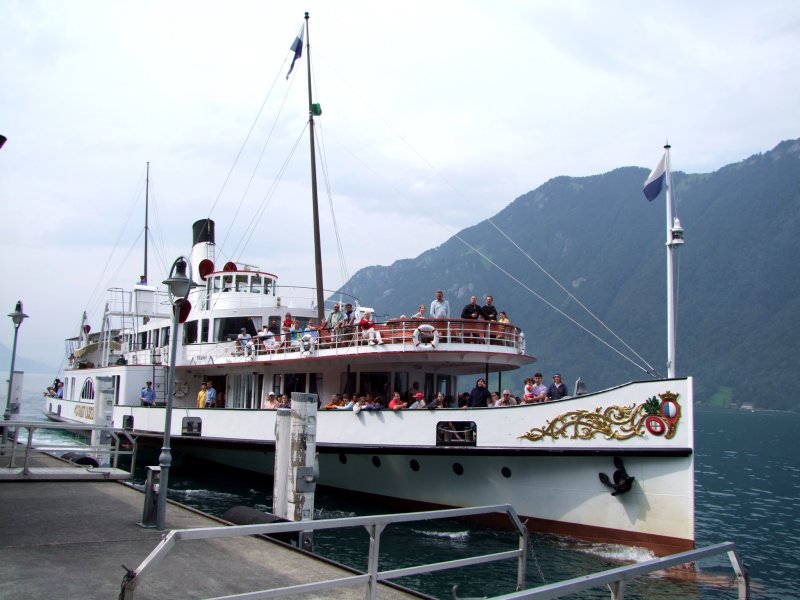 Dampfschiff  Stadt-Luzern  bei der Anlegestelle Treib am Vierwaldstttersee; 080831