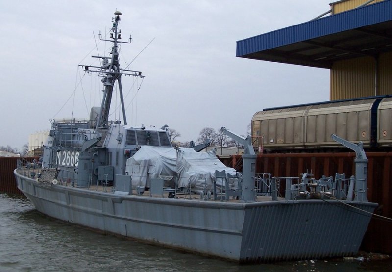 Das Binnenminensuchboot  Atlantis  - M 2666, Baujahr 1967, liegt in Dresden-Alberthafen als Museumsschiff. Datum: 18.03.2005