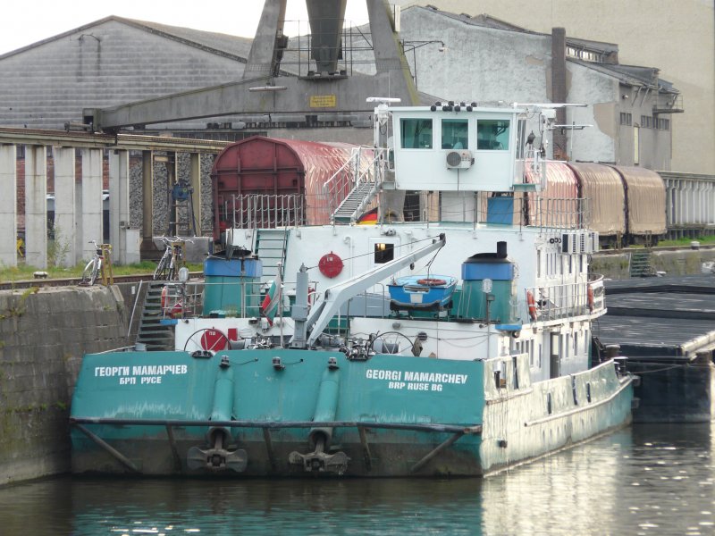 Das bulgarische Schubschiff  GEORGI MAMARCHEV  aus Ruse im Westhafen Regensburg. Foto von 2008.