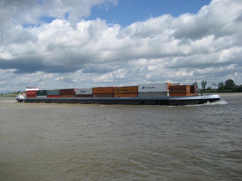 Das Containerschiff  AARBURG  am 15.08.2007 auf dem Rhein.