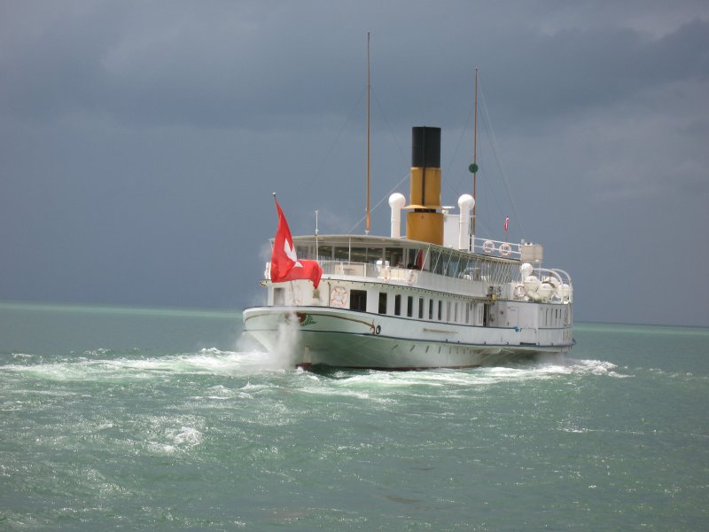 Das Dampfschiff Simplon mit Kurs Richtung Lausanne. 