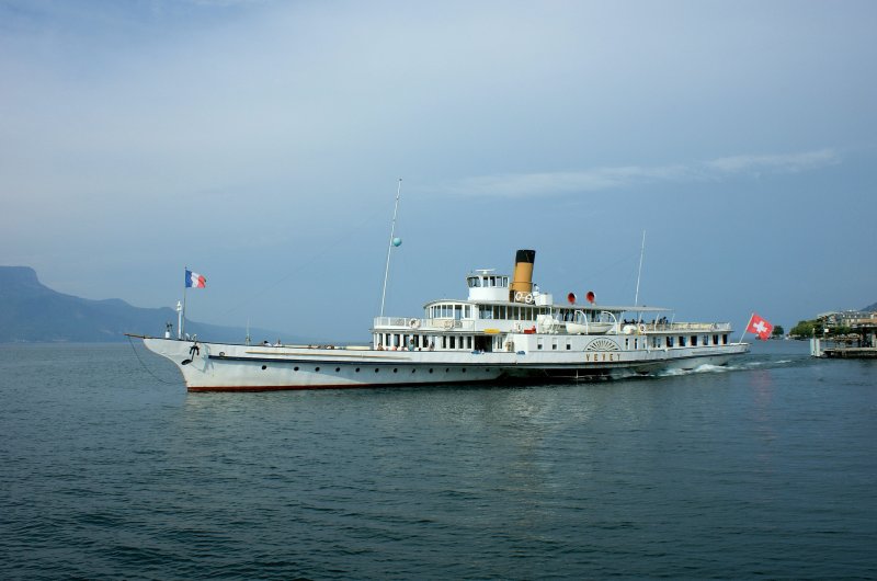 Das Dampfschiff  Vevey  auf der Fahrt von La-Tour de Peilz nach Montreux am 21.08.2009