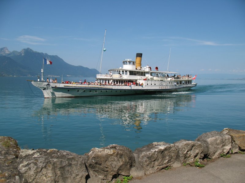 Das Dampfschiff Vevey auf der Fahrt in Richtung Villeneuve.
(Juli 2008)