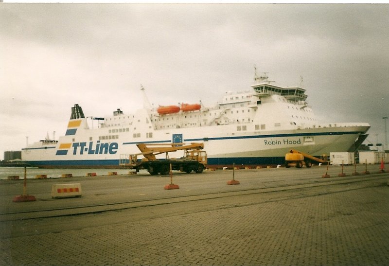 Das Fhrschiff  ROBIN HOOD  das die Strecke Travemnde-Trelleborg befhrt im Fhrhafen Trelleborg.