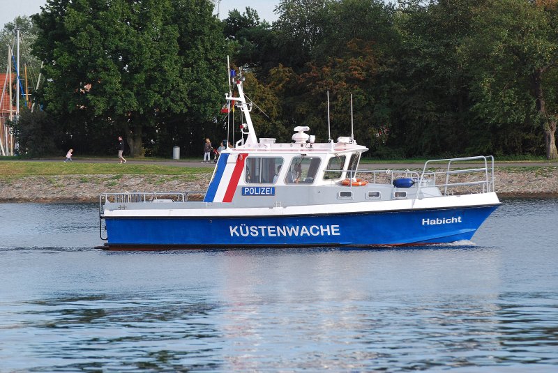 Das kleine Kstenwachtboot Habicht im Hafen von Travemnde am 10.09.09