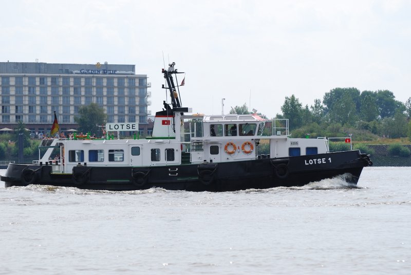 Das Lotsenboot Lotse 1 Flagge:Deutschland Lnge:23.0m Breite:6.0m aufgenommen am 08.08.09 von Teufelsbrck Hamburg.
