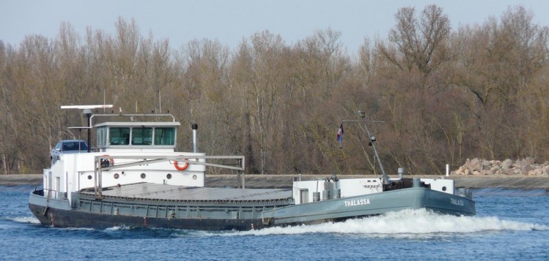 Das MS  Thalassa  aus Rotterdam am 25.02.2008 auf Bergfahrt im Rhein -Seitenkanal, Kilometer 220. Es ist die ehemalige  St. Johann  aus Basel. Euro-Nummer 2316808, 67 m x 8,20 m, 874 Tonnen.