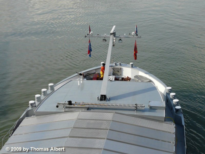 Das niederlndische Frachtschiff  Grevelingen  aus Bruinisse (ENI: 02330758) am 13.02.2009 - Bugansicht.