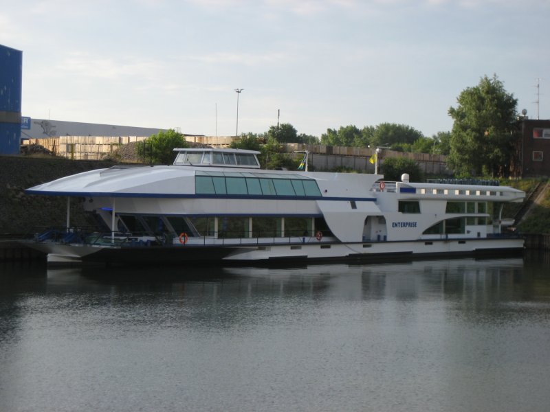 Das Passagierschiff ENTERPRISE  am 15.06.2007 im Hafen Kln.