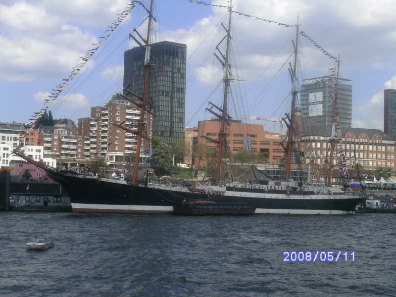 Das russische Schulschiff Sedov im Hamburger Hafen.