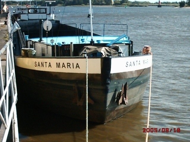 Das Schiff Santa Maria aus Haren (Ems ) liegt in Bremen/Farge .Nach dem Lschen hat die Besatzung gut vertut, und Wochenende gemacht !