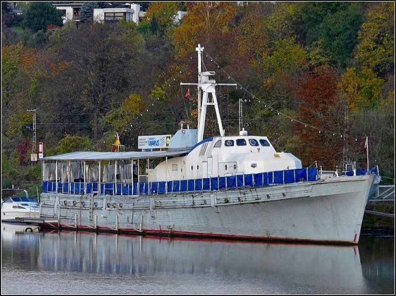 Das Schiff  Uranus  lag am 19.10.08 im Yachthafen Trier vor Anker.