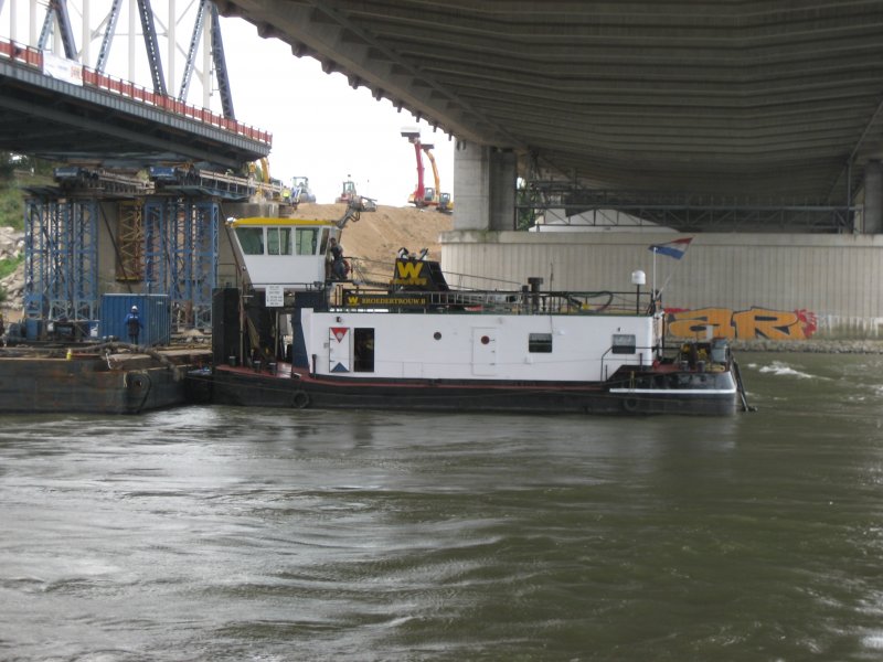 Das Schubschiff  BROEDERTROUW II  am 31.08.2007 auf dem Rhein.