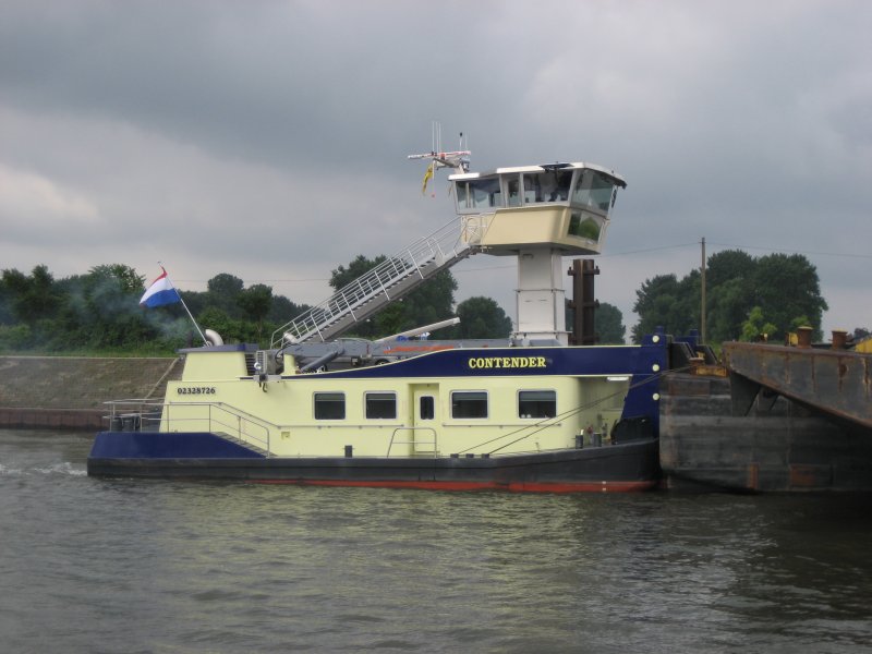 Das Schubschiff CONTENDER am 18.08.2007 auf dem Rhein.